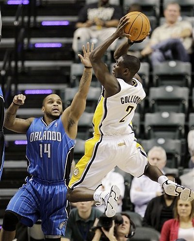 Indiana Pacers' Darren Collison, Right, Makes
