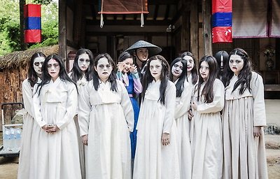 '마녀보감' 처녀귀신과 사진찍은 윤시윤-김새론···표정 압권