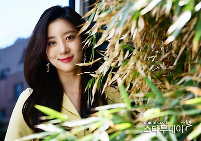 오채이, 봄꽃 같은 화사한 미모 슬라이드 이미지