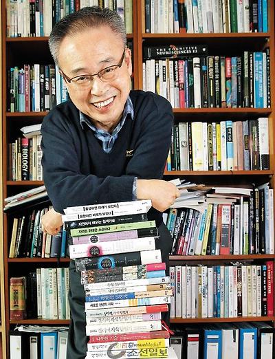 이인식씨는 “요즘 ‘통섭(統攝)’이 사회현상처럼 됐는데 이는 엉터리고 잘못된 용어”라고 말했다