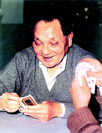 브리지 게임 실력이 수준급이었던 것으로 알려진 등소평.