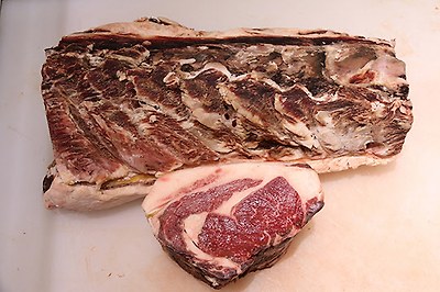 드라이 에이징시킨 2등급 한우 등심. /신세계푸드 제공