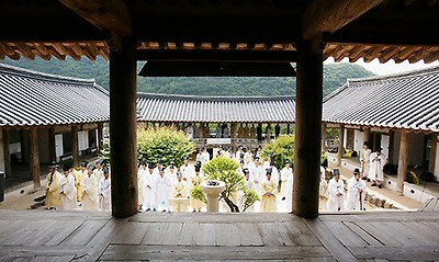 병산서원 강당(입교당)에서 만대루를 바라본 전경. /뉴시스