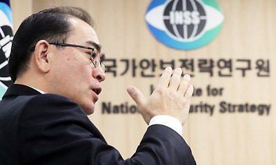 태영호 전 북한 공사는 국가안보전략연구원 자문위원직 사퇴 이유와 관련해 “외부 압력은 전혀 없었고, (연구원 동료들이) 나 때문에 어려워하고 있다는 걸 느낄 수 있었다”고 했다. 사진은 최근 인터뷰 때 모습. 