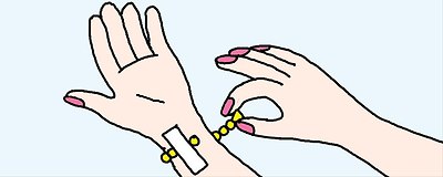 [리빙포인트] 팔찌나 시계를 혼자서 차야 할 때는