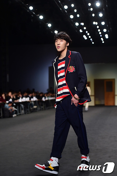 '모델 변신' 강승윤, '프리스타일 워킹~'