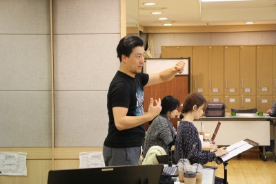 『リタ』稽古中のヤン・ジュンモさん。(C)&nbsp;忠武アートホール