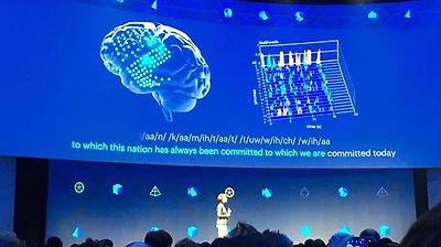 4월에 열린 페이스북 개발자회의에서 빌딩8 프로젝트 책임자인 레지나 더간이 뇌파인식 기술 개발 계획을 발표하고있다. 페이스북