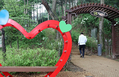 조산공원에 생긴 힐링 산책로 ‘휴(休)탐방로’.