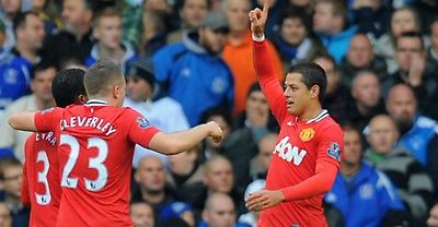 Javier Hernandez and Tom Cleverly Everton vs Manchester United