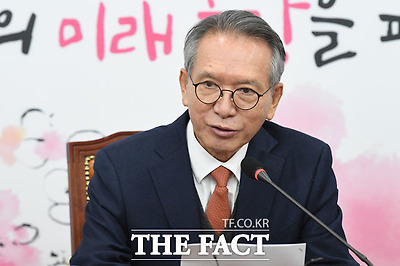 김형오 미래통합당 공천관리위원장은 13일 강남병 김미균 후보 추천 논란의 책임을 지고 직에서 물러난다고 밝혔다. 또, 김미균 후보의 추천도 철회했다. /남윤호 기자
