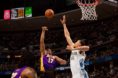 Andrew Bynum #17 Of The Los Angeles Lakers Shoots