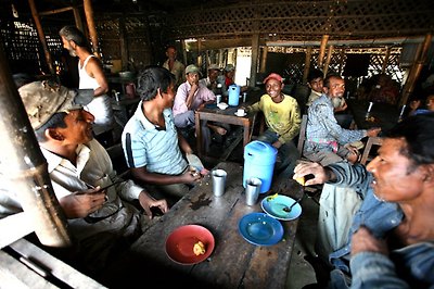 빠띠아리의 선박해체 노무자들