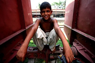 열차 역의 소년