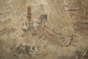 덕흥리 고분벽화에 그려진 깃발을 든 옥녀(玉女). 신선세계에도 무엇인가를 안내하기 위해 깃발을 사용한다고 고구려인들은 믿었다.