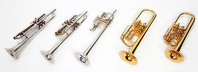 왼쪽부터 B♭조 트럼펫, C조 트럼펫, E♭조 트럼펫, B♭조 로터리 밸브 트럼펫, C조 로터리 밸브 트럼펫