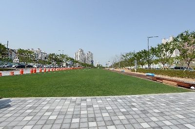 부산정신 상징, 송상현광장