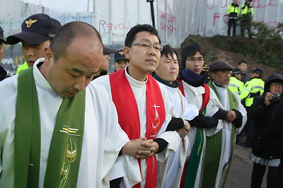 Catholic priests unite-Hyun-Woo
