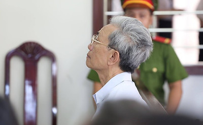 Vá»¥ Ã´ng lÃ£o 77 tuá»•i dÃ¢m Ã´ tráº» em thoÃ¡t Ã¡n tÃ¹ giam: "ÄÃ³ lÃ&nbsp; sá»± phá»‰ bÃ¡ng cÃ´ng lÃ½"