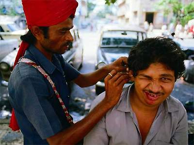  Ear cleaner and patron on Mumbai street
