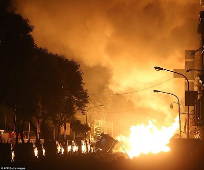 가스 누출 폭발 대만, 가스 누출 폭발 대만 사진, 가스 누출 폭발 대만 비디오, 가스 누출 폭발 대만 사진 및 비디오, 지하 가스 누출에 의해 파괴 대만 도시, 폭발은 대만 남부 가오슝의를 통해 입술.  가스 누출 적어도 오명, 가스 누출 폭발 대만, 가스 누출 폭발 대만 사진, 가스 누출 폭발 대만 비디오, 가스 누출 폭발 대만 사진 및 비디오, 지하 가스 누출에 의해 파괴 대만 도시를 죽인, 폭발의를 통해 입술 대만 남부 가오슝.  2014년 7월 31일에 거대한 폭발에 의해 만들어진 대만의 가스 누출이 도시를 통과 분화구 무서운 적어도 오명, 가스 폭발 대만, 하수 가스 누출 폭발 2014년 7월, 가스 누출 폭발 하수 대만 2014년 7월을 죽인, 화재 후 다수의 폭발은 모든 도시를 태워.  이 대만 도시를 찢어 폭발은 차를 전복하고 건물을 파괴 너무 강력했다.
