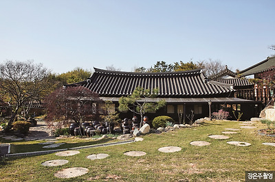 산에는 꽃이 피네