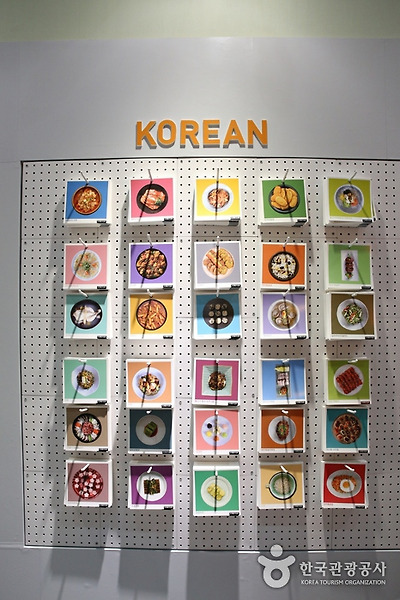 대표 한식 메뉴의 요리법도 제공한다