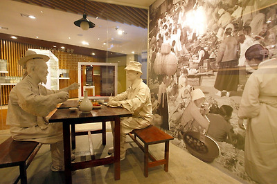 소설 《객주》 집필 과정과 보부상의 활약상을 한눈에 볼 수 있는 객주문학관