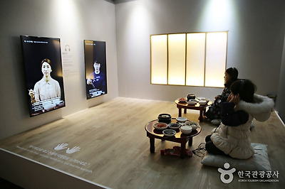 한국 밥상 예절에 대해 체험하는 코너