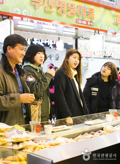 부평깡통시장 어묵거리는 부산 사람들이 자주 찾는 곳이다. 