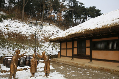 김유정문학촌에 복원된 작가의 생가