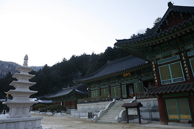 문수보살을 모신 상원사 경내