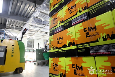 공장에서 매일 다른 맥주를 생산한다. 오늘은 달서를 만드는 날이다.