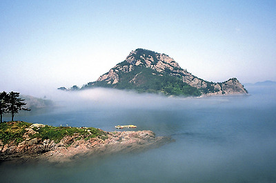 운무에 감싸인 대장도