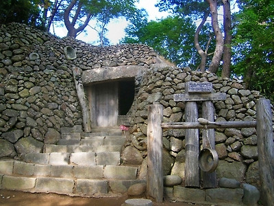 징을 세번쳐야 열리는 석문