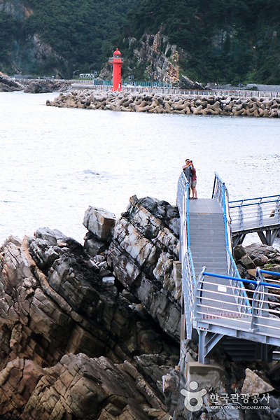 사진 찍는 연인들