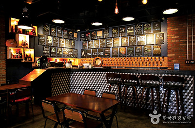 개성 넘치는 어메이징브루잉 내부