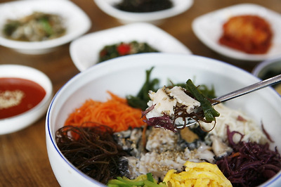 신선한 바다의 맛, 전복해조류비빔밥