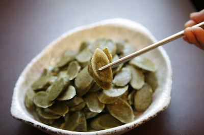 미역과 다시마를 넣은 해조류떡