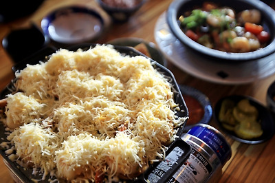 동명동카페거리에서 만난 새우 요리