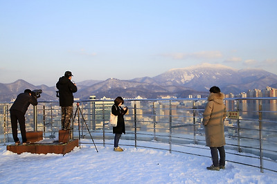 사직공원 정상에 마련된 전망타워에 오르면 광주 시내는 물론 무등산까지 보인다