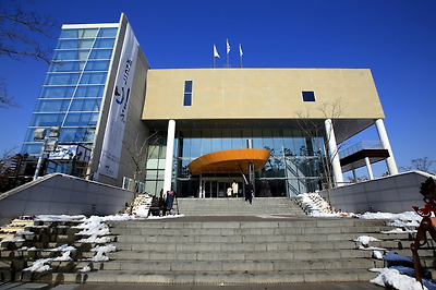 예향 광주에 어울리는 광주시립미술관 전경