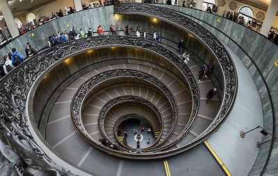 vatican_museums_spiral_staircase_giuseppe-momo.jpg