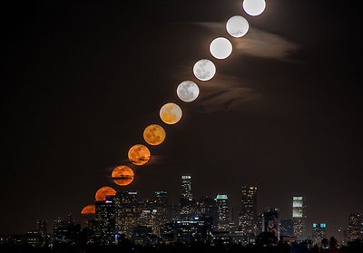 moonrise-timelapse-over-la