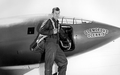 http://upload.wikimedia.org/wikipedia/commons/thumb/7/7a/Chuck_Yeager.jpg/800px-Chuck_Yeager.jpg?width=300