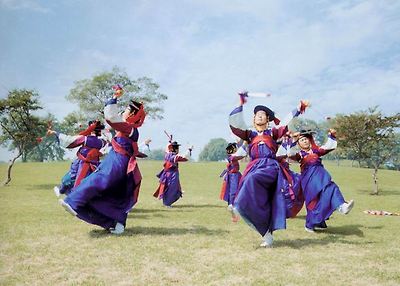 중요무형문화재 제12호 진주검무(晋州劍舞)