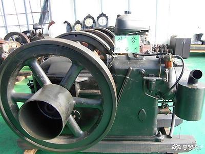 어릴적에 방앗간이나 공장에서 흔히 보았던 그 물건, 맞다.