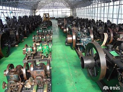 발동기 박물관에 모아져 있는 180여점의 발동기들