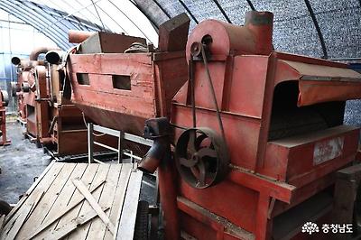 탈곡기도 발동기가 해결해 주었다.