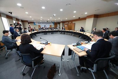 올해 4월 15일 정부세종청사에서 열린 제4회 교육장치정책협의회 모습. 전국시·도교육감협의회 제공